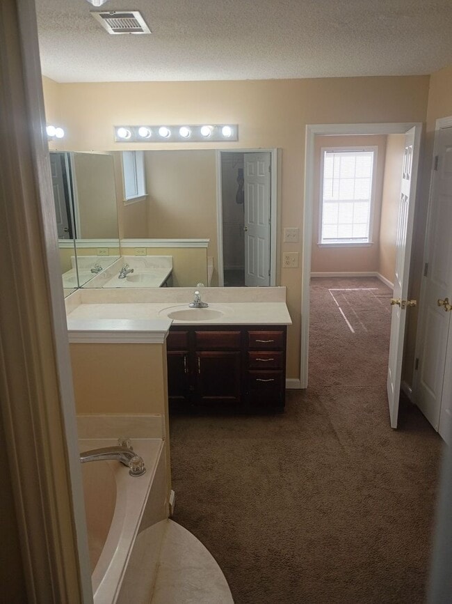 Building Photo - 4 Success Realty now offering this beautiful 3 bedrooms 2.5 bath