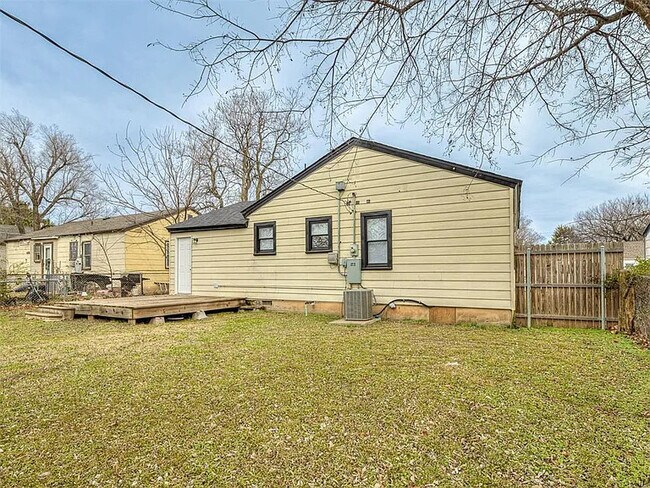 Building Photo - 1208 Jet Dr