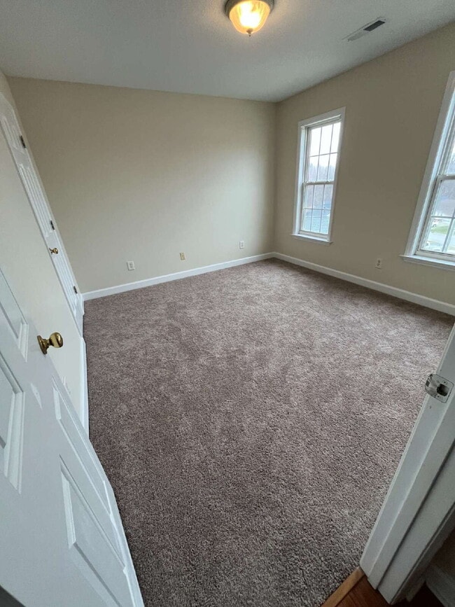 Building Photo - 145 Fiddlers Run Ct