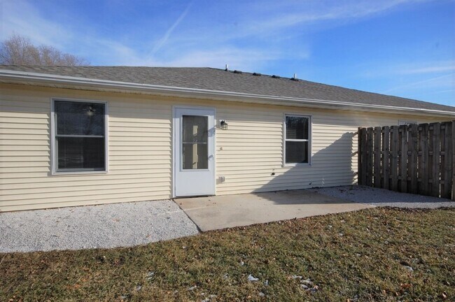 Building Photo - 105-107 South Plum