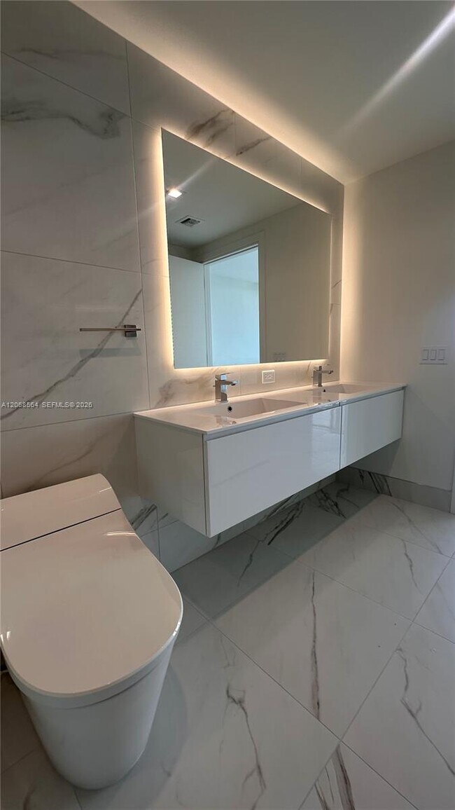 Building Photo - 1170 E Hallandale Beach Blvd