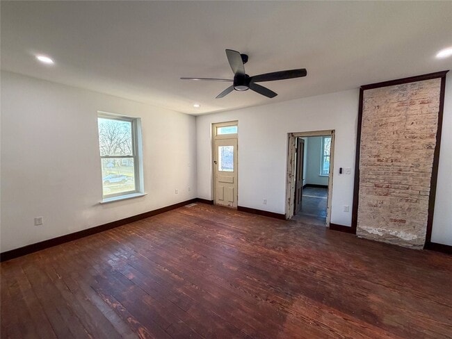 Building Photo - 107 E Stone St