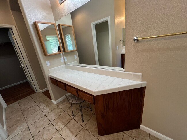 Building Photo - 7827 Morgan Pointe Cir