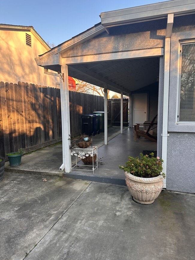 Building Photo - Garden of the Gods 3/1