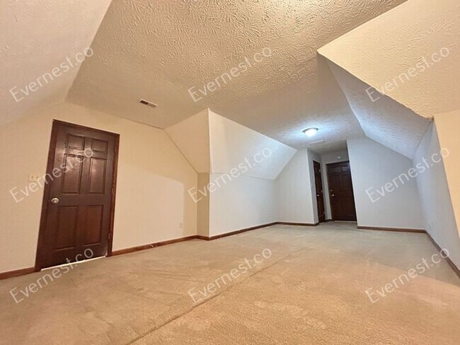Building Photo - 170 Olde Oak Dr