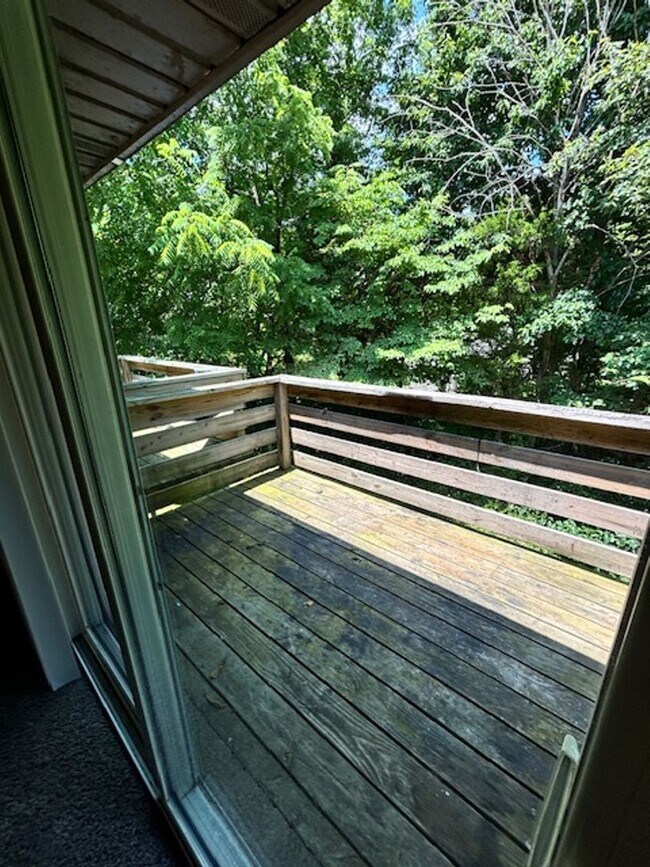 Building Photo - 1590 Illinois Rd