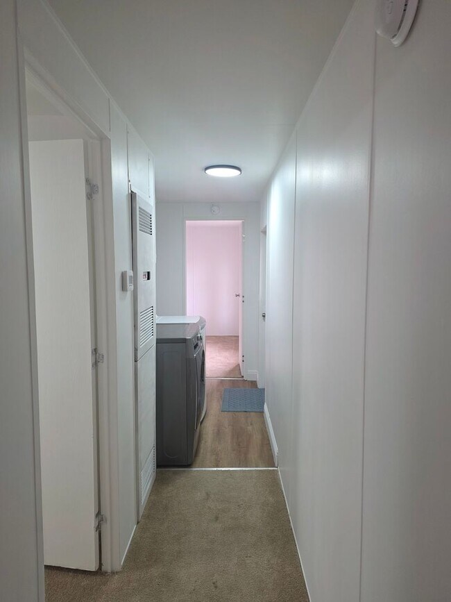 Building Photo - Newly refurbished 2 bedroom 1 Bath fully fenced manufactured home in Central Bullhead City.