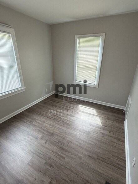 Building Photo - 1512 N Gladstone Ave