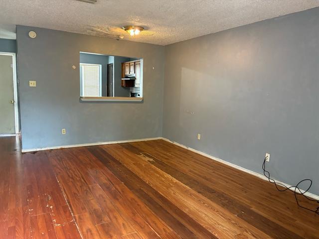 Building Photo - 1366 Old Jamestown Ct