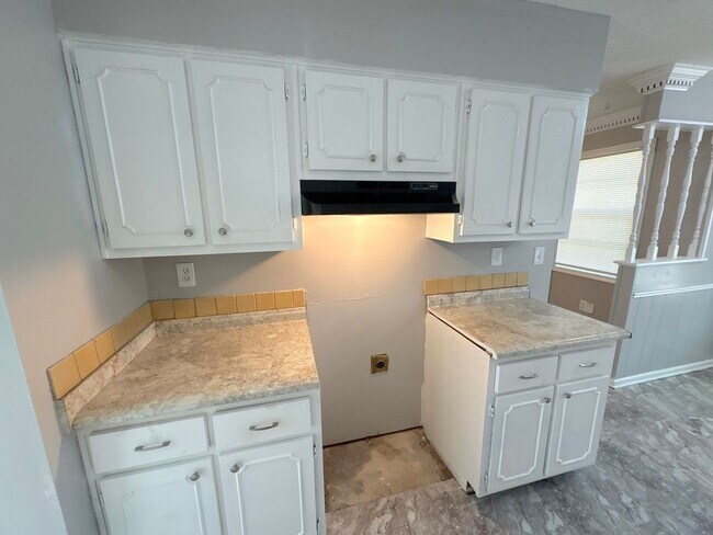 Building Photo - 4316 Springwind Rd