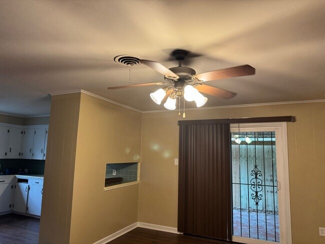 Building Photo - 3/2 Fenced Yard Covered Parking