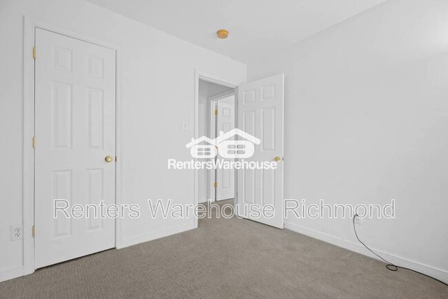 Building Photo - 8000 Cottesmore Ct