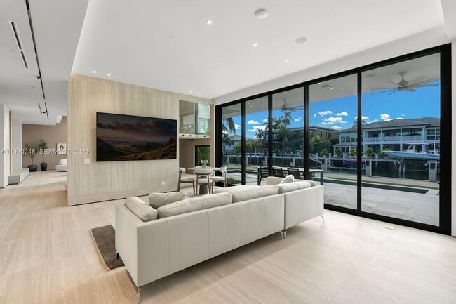 Building Photo - 641 Flamingo Dr