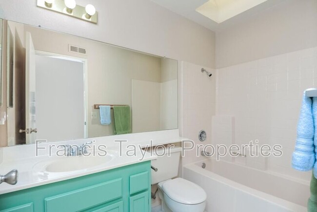 Building Photo - 2327 Fair Oak Ct