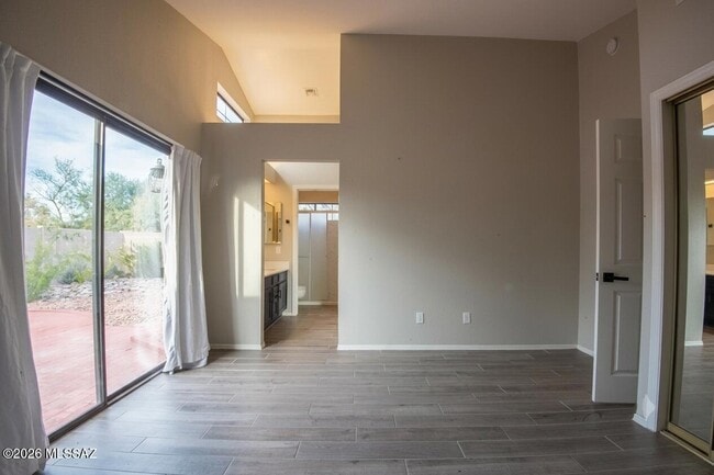 Building Photo - 321 E Fieldcrest Ln