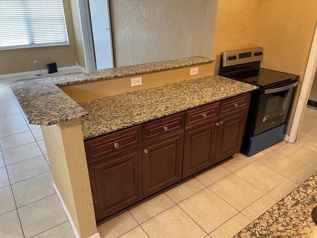 Building Photo - 1650 W 12th Ct