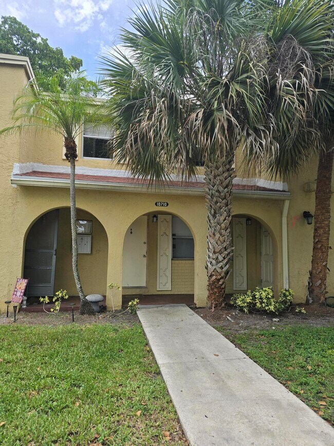 Building Photo - 10710 La Placida Dr