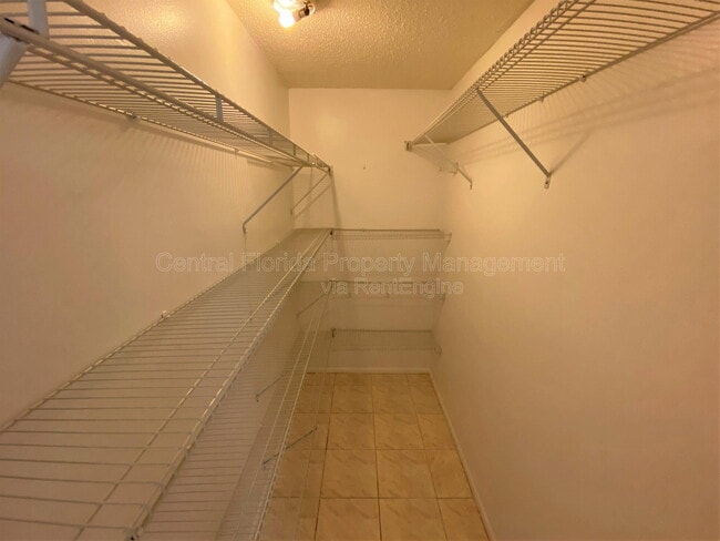 Building Photo - 2713 Oak Park Way