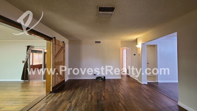 Building Photo - 3 Bed, 2 Bath Hesperia Home!!!