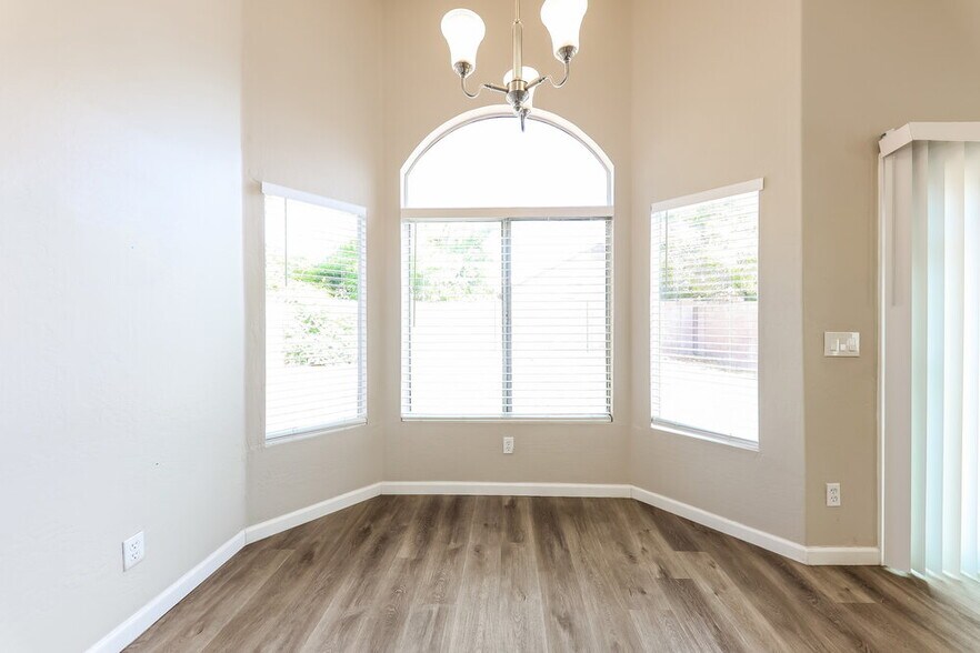 Building Photo - 8338 W Bluefield Ave