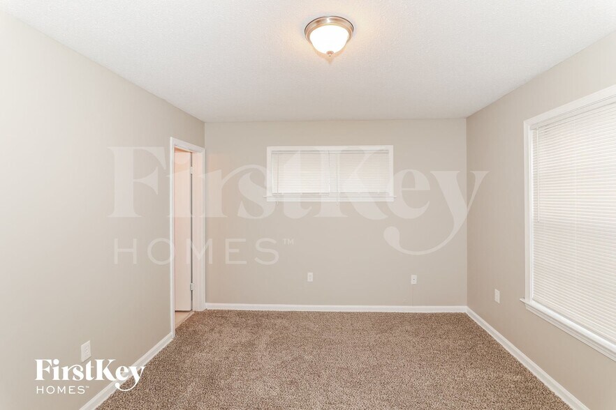 Building Photo - 6901 Aspenhill Dr