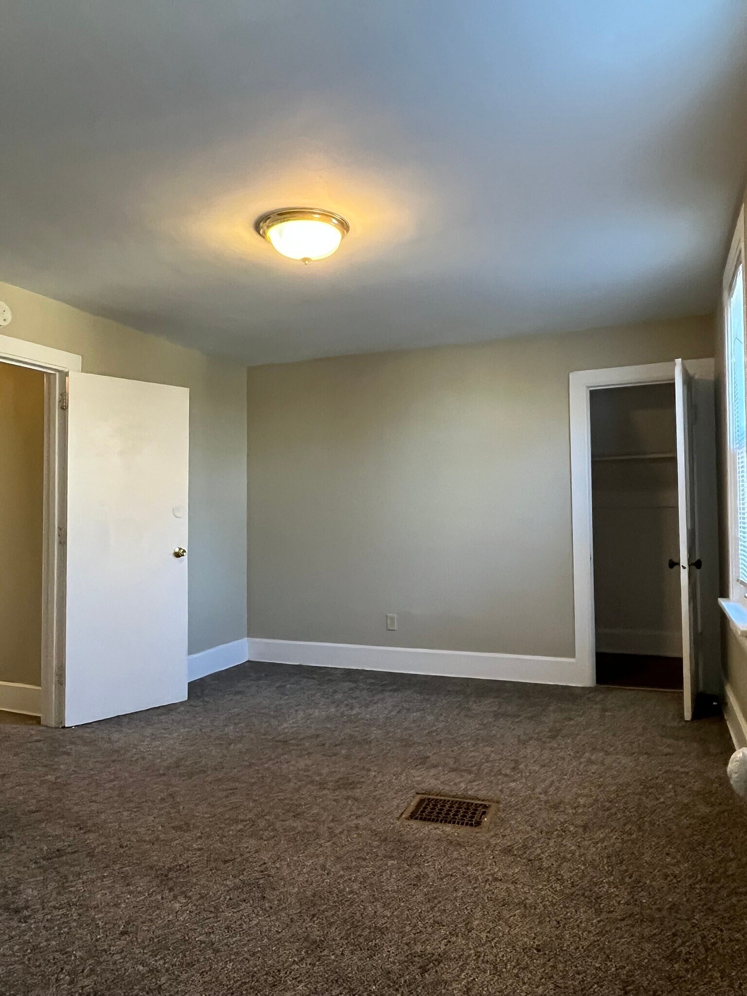 Building Photo - 2139 S Aldrich St