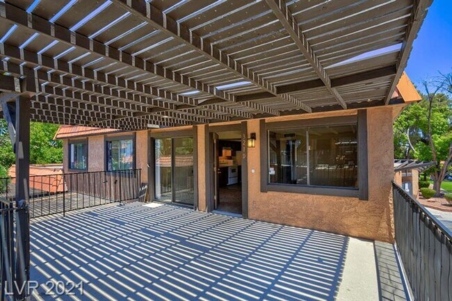 Building Photo - Cute 2 bedroom condo