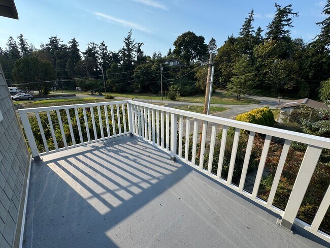 Building Photo - Beach House, Fully Furnished, Short Term J...