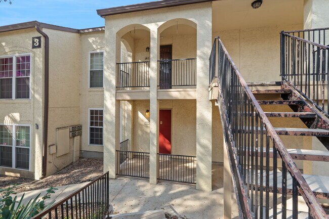 Building Photo - 8702 Village Dr