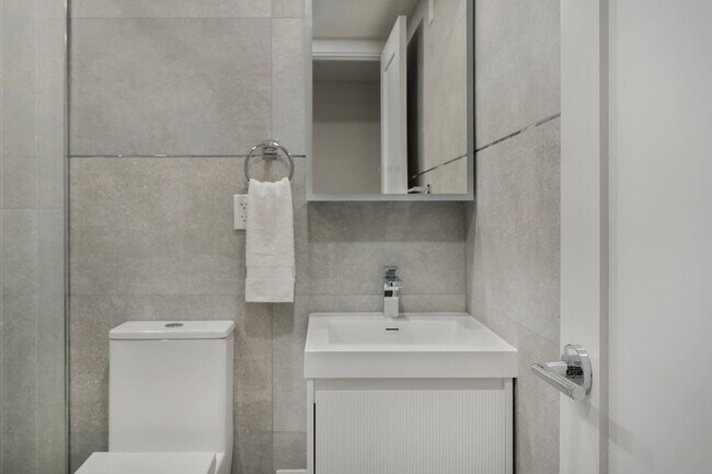 Building Photo - 335 E 22nd St