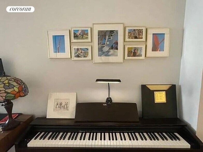 Building Photo - 350 E 82nd St