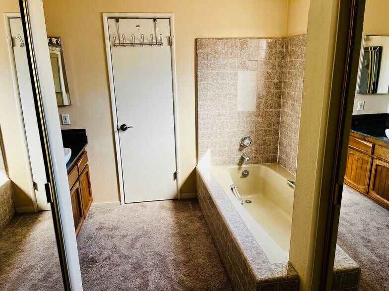 Building Photo - 1731 Harriman Ln