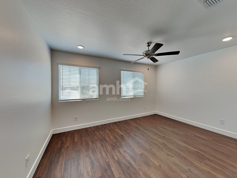 Building Photo - 6615 S 42nd Dr