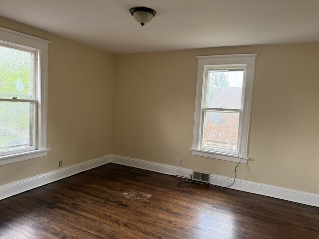 Building Photo - 5927-29-29A W Greenfield Ave