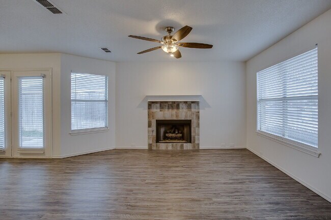 Building Photo - Updated 3/2/2 in Cooper!