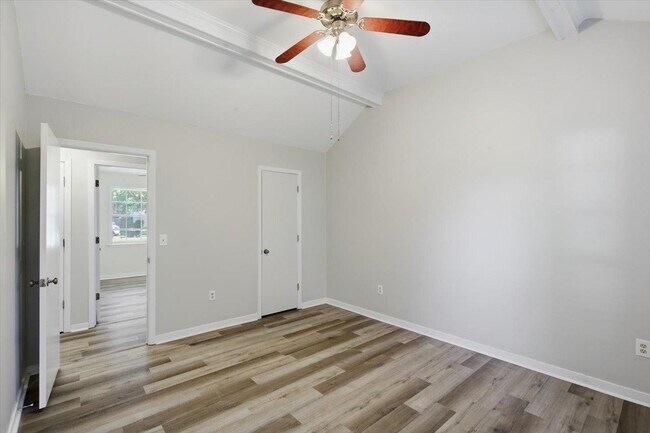 Building Photo - 131 Cypress Dr
