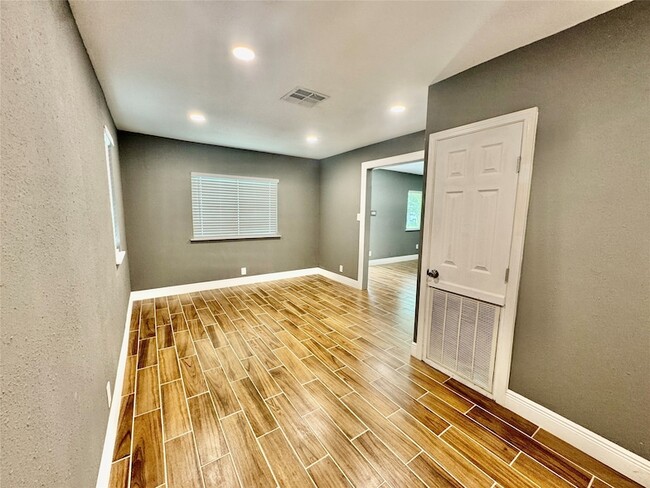 Building Photo - 3109 Danforth Memorial Dr