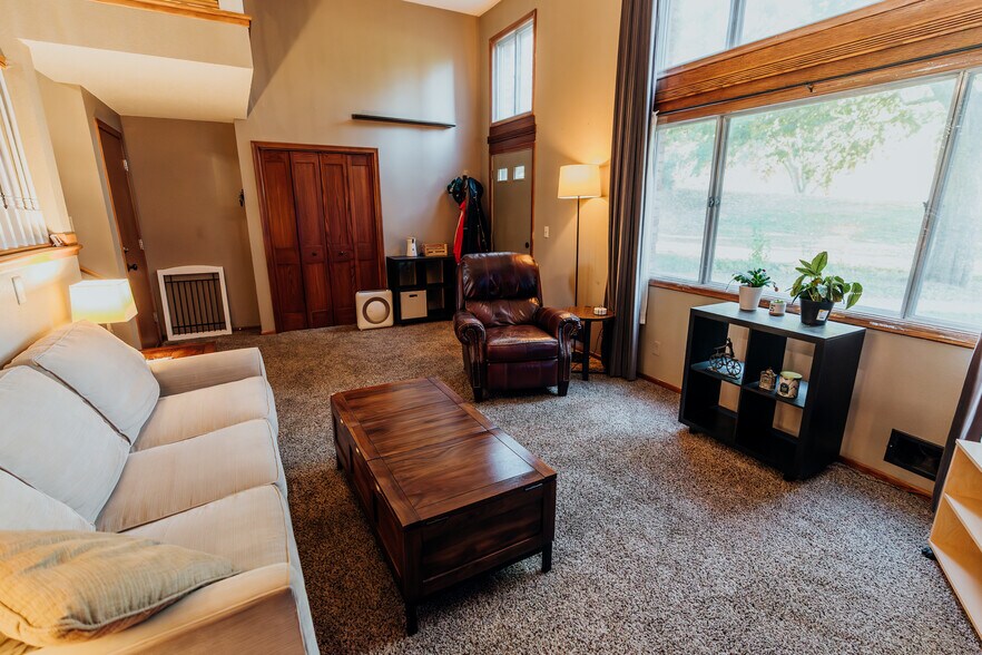 Building Photo - 2042 Louisiana Ave S