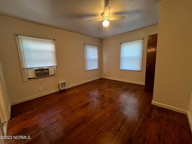 Building Photo - 306 N 11th St