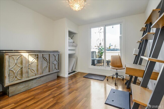 Building Photo - 144 Langton St