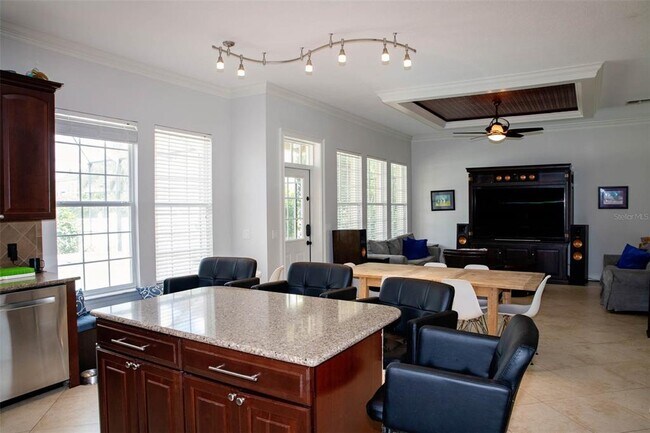 Building Photo - 411 Sycamore St