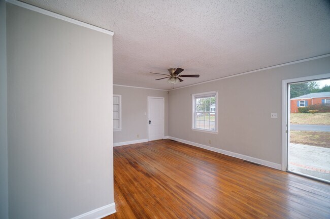 Building Photo - "Charming 3-Bedroom Home with Gleaming Hardwood Floors & 2 Full Baths in Prime Charlotte Location!"