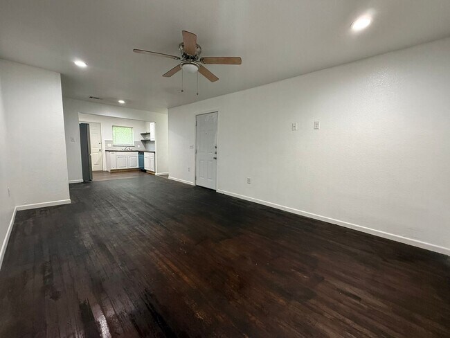 Building Photo - 908-910 Wells St