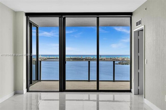 Building Photo - 700 NE 24th St