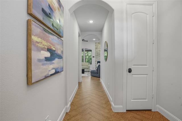 Building Photo - 533 Longshore Dr