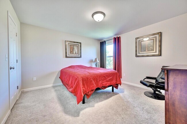 Building Photo - 19 Mel Lawn Dr