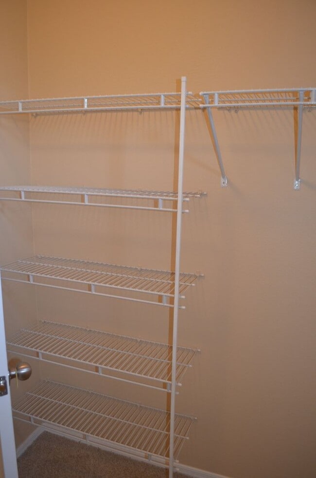Building Photo - MOVE IN Special!!  Biltmore 2 bedroom!