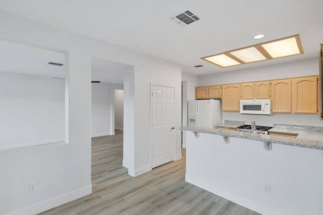 Building Photo - Beautiful Single-Story Home on the Golf Course in Sun City MacDonald Ranch (55+ Community)