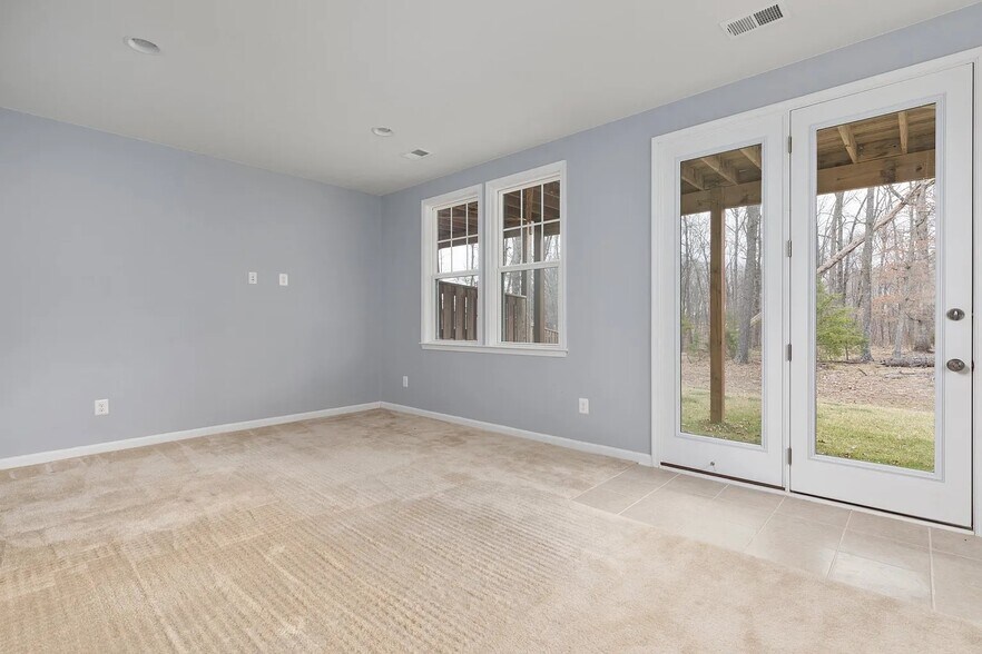 Building Photo - 148 Solara Dr