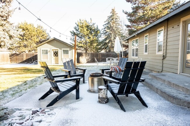 Building Photo - Ranch Style Northeast Bend 3 BR - 2 BA